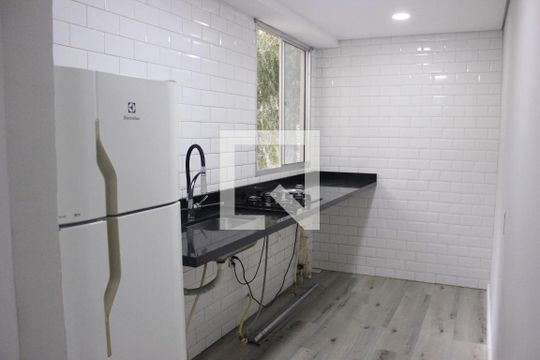 Cozinha e Área de Serviço de apartamento para alugar com 2 quartos, 42m² em Jardim Angélica, Guarulhos