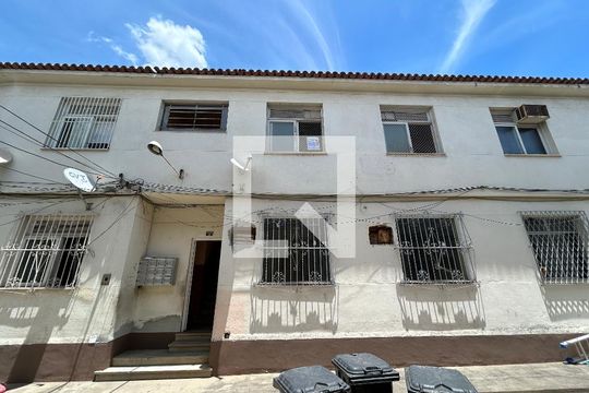 Fachada + plaquinha de casa à venda com 2 quartos, 78m² em Lins de Vasconcelos, Rio de Janeiro