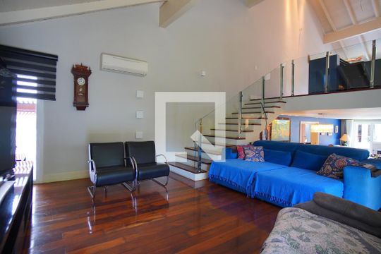 Sala de casa à venda com 3 quartos, 500m² em Boa Vista, Porto Alegre
