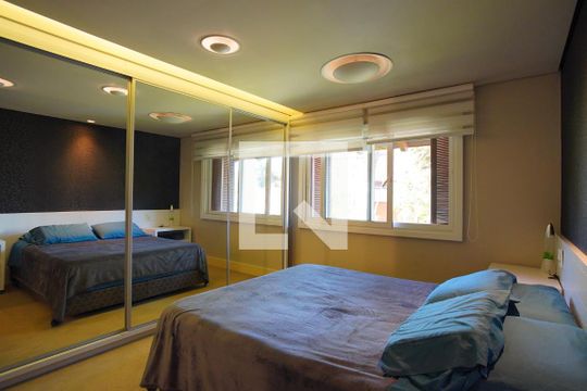 Suíte 1 - Segundo Andar de casa à venda com 3 quartos, 500m² em Boa Vista, Porto Alegre