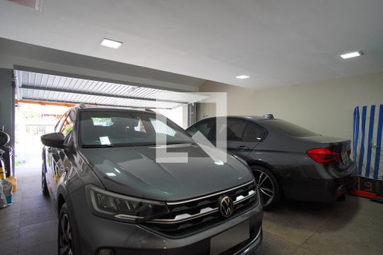Garagem de casa à venda com 3 quartos, 500m² em Boa Vista, Porto Alegre