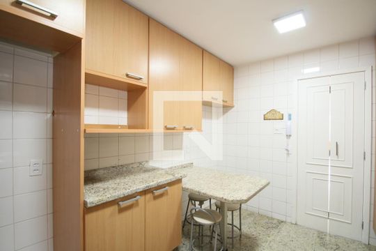 Cozinha - Armários de apartamento para alugar com 4 quartos, 151m² em Paraíso do Morumbi, São Paulo