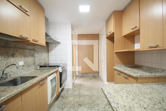 Cozinha - Armários de apartamento para alugar com 4 quartos, 151m² em Paraíso do Morumbi, São Paulo