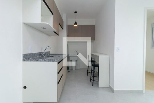 Cozinha de apartamento para alugar com 2 quartos, 34m² em Santo Amaro, São Paulo