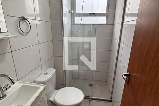 Banheiro de apartamento à venda com 2 quartos, 55m² em Chácara Cotia, Contagem
