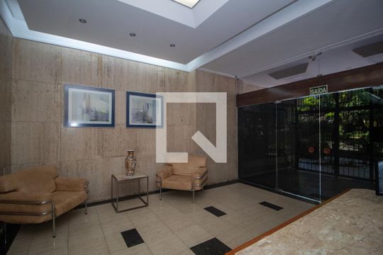 Hall de entrada de apartamento para alugar com 3 quartos, 138m² em Centro Histórico, Porto Alegre