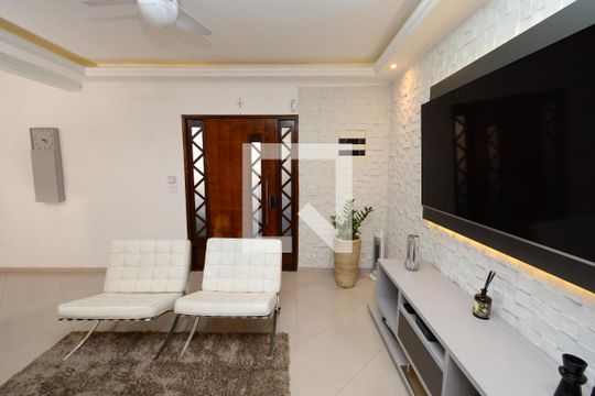 Sala de casa à venda com 3 quartos, 250m² em Campininha, São Paulo