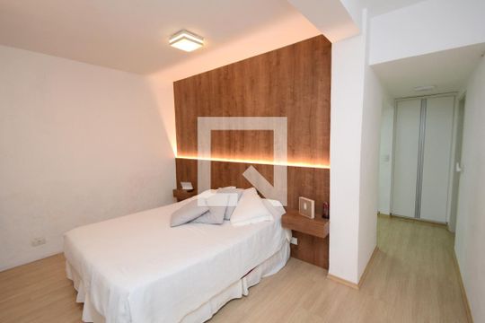 Suíte de casa para alugar com 3 quartos, 250m² em Campininha, São Paulo