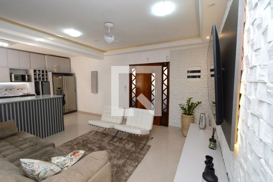 Sala de casa à venda com 3 quartos, 250m² em Campininha, São Paulo