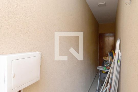 Entrada de serviço de casa à venda com 3 quartos, 250m² em Campininha, São Paulo