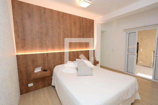 Suíte de casa à venda com 3 quartos, 250m² em Campininha, São Paulo