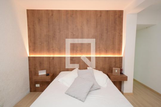 Suíte de casa para alugar com 3 quartos, 250m² em Campininha, São Paulo