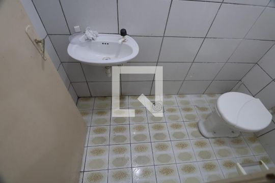 Banheiro de serviço de casa à venda com 5 quartos, 280m² em Centro, Canoas