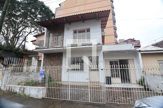 Fachada de casa à venda com 5 quartos, 280m² em Centro, Canoas