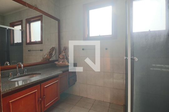 Banheiro da Área gourmet de casa à venda com 4 quartos, 572m² em Guarani, Novo Hamburgo