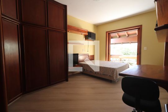 Quarto 01 de casa à venda com 4 quartos, 572m² em Guarani, Novo Hamburgo