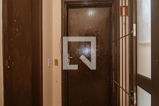 Hall de entrada de apartamento à venda com 2 quartos, 71m² em Medianeira, Porto Alegre