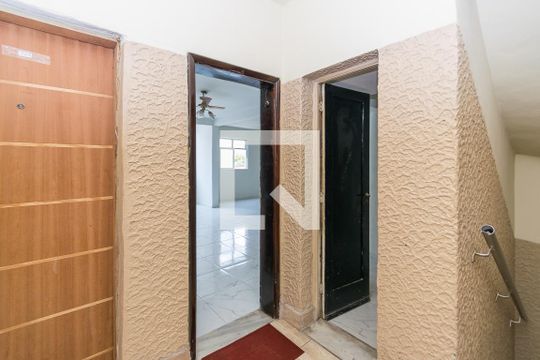 Área comum - Entradas do Imóvel de apartamento para alugar com 2 quartos, 60m² em Irajá, Rio de Janeiro