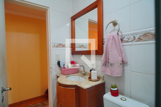 Banheiro de apartamento à venda com 2 quartos, 72m² em Jardim Itu, Porto Alegre