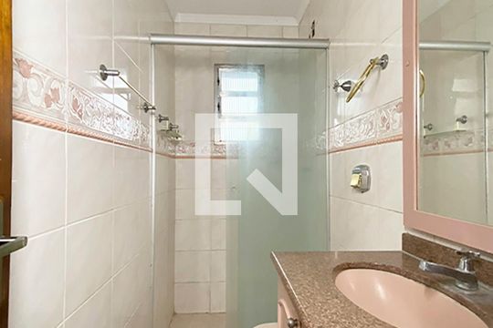 Banheiro de apartamento para alugar com 2 quartos, 60m² em Centro, São Leopoldo
