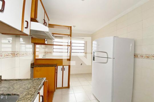 Cozinha de apartamento para alugar com 2 quartos, 60m² em Centro, São Leopoldo