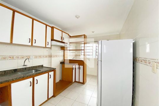 Cozinha de apartamento para alugar com 2 quartos, 60m² em Centro, São Leopoldo