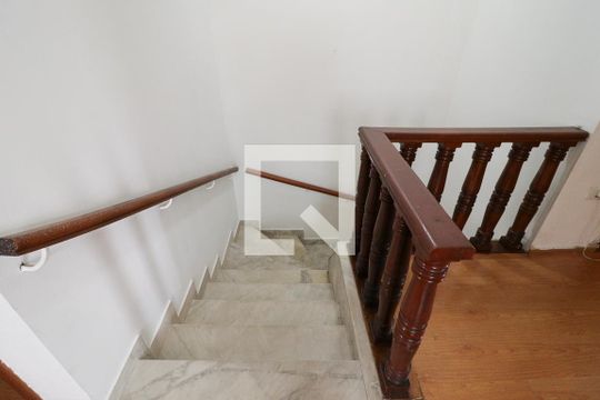 Escada de casa à venda com 3 quartos, 300m² em Água Fria, São Paulo