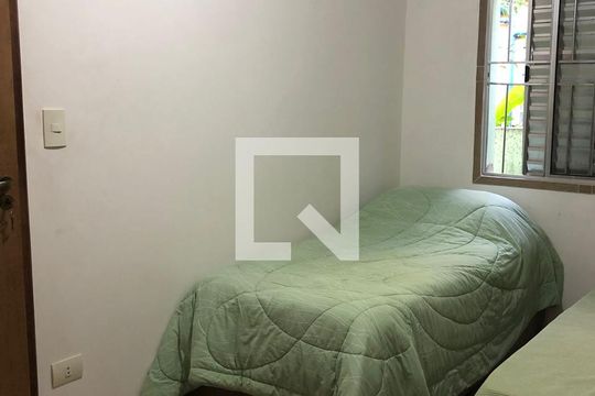 Quarto de casa à venda com 4 quartos, 221m² em Vila Pirajussara, São Paulo