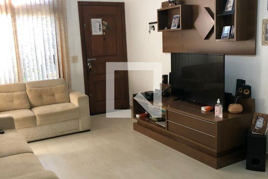Sala de casa à venda com 4 quartos, 221m² em Vila Pirajussara, São Paulo