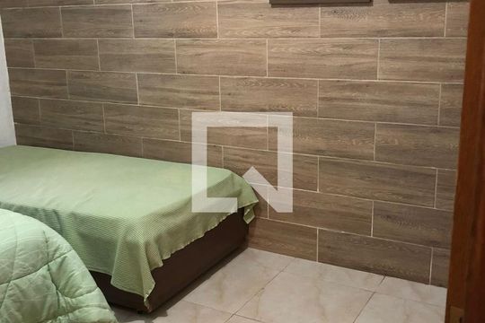Quarto de casa à venda com 4 quartos, 221m² em Vila Pirajussara, São Paulo