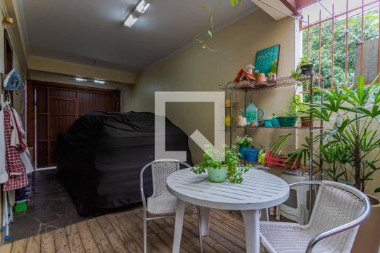 Garagem de casa à venda com 3 quartos, 130m² em Jardim Itu, Porto Alegre