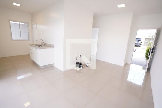 Sala/cozinha de casa de condomínio para alugar com 2 quartos, 80m² em Jardins Bellagio, Aparecida de Goiânia