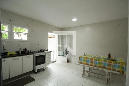 Cozinha de casa de condomínio à venda com 3 quartos, 324m² em Taquara, Rio de Janeiro