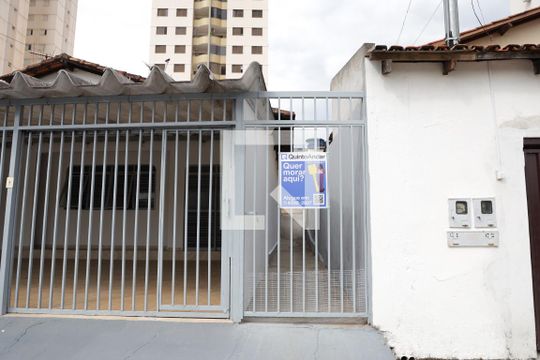 Fachada de casa para alugar com 2 quartos, 70m² em Parque Amazônia, Goiânia