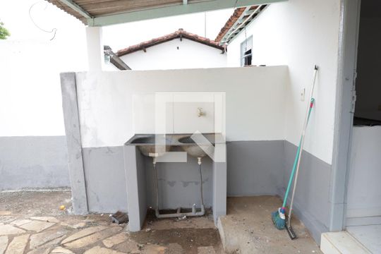 Área serviço de casa para alugar com 2 quartos, 70m² em Parque Amazônia, Goiânia