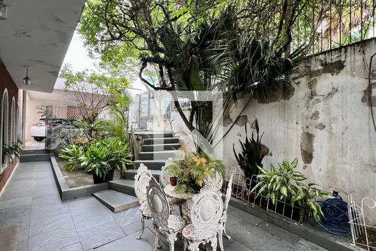 Quintal de casa à venda com 4 quartos, 275m² em Vila Madalena, São Paulo