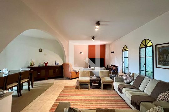 Sala de casa à venda com 4 quartos, 275m² em Vila Madalena, São Paulo