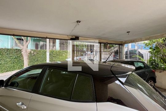 Garagem de casa à venda com 4 quartos, 275m² em Vila Madalena, São Paulo