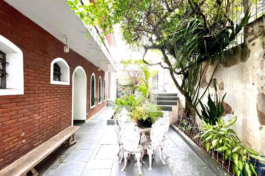 Quintal de casa à venda com 4 quartos, 275m² em Vila Madalena, São Paulo