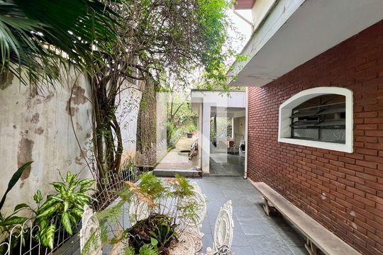Quintal de casa à venda com 4 quartos, 275m² em Vila Madalena, São Paulo