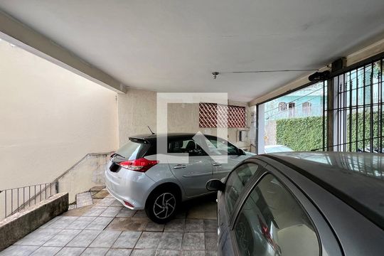Garagem de casa à venda com 4 quartos, 275m² em Vila Madalena, São Paulo