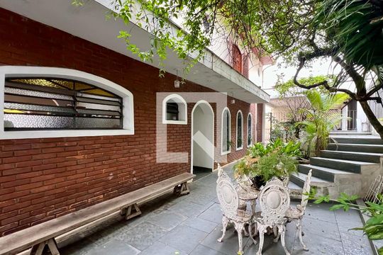 Quintal de casa à venda com 4 quartos, 275m² em Vila Madalena, São Paulo