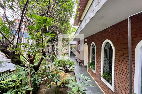 Quintal de casa à venda com 4 quartos, 275m² em Vila Madalena, São Paulo