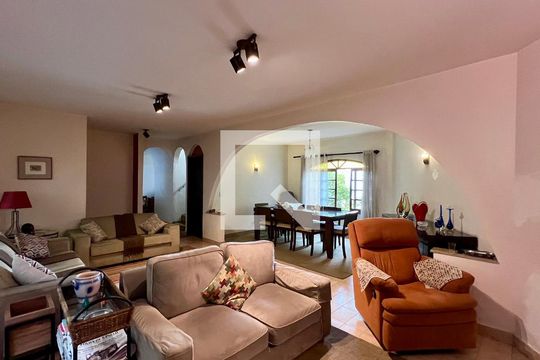 Casa à venda com 4 quartos, 275m² em Vila Madalena, São Paulo