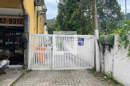 Fachada de casa à venda com 2 quartos, 80m² em Vargem Grande, Rio de Janeiro