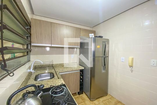 Cozinha de apartamento para alugar com 2 quartos, 60m² em São José, São Leopoldo