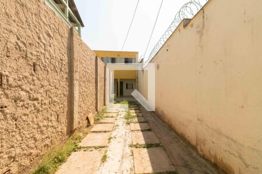 Área Externa de casa à venda com 2 quartos, 105m² em Santa Terezinha, Belo Horizonte