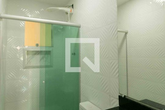 Banheiro de casa à venda com 2 quartos, 105m² em Santa Terezinha, Belo Horizonte