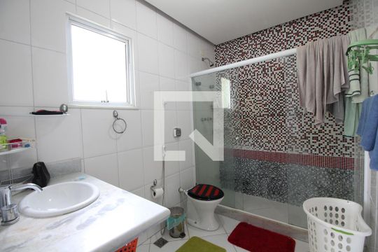 Banheiro da Suíte 1 de casa de condomínio à venda com 5 quartos, 360m² em Anil, Rio de Janeiro