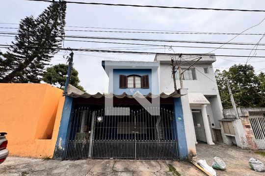 Fachada de casa à venda com 3 quartos, 200m² em Jardim, Santo André
